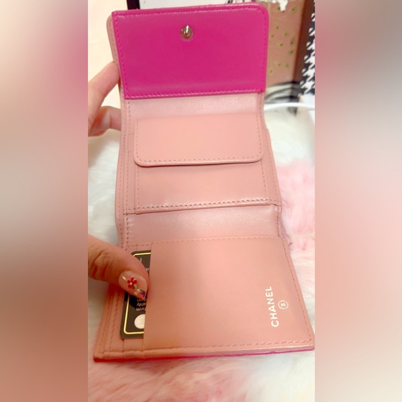 Lambskin Camellia Embossed Compact leather Wallet Fuchsia - Picture 13 of 17